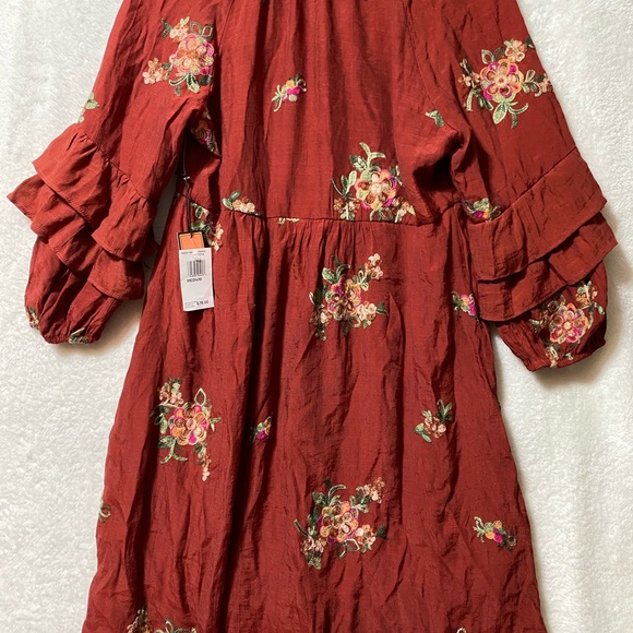 Olive Hill women’s medium floral dress with 3/4 ruffle sleeves - Picture 6 of 9